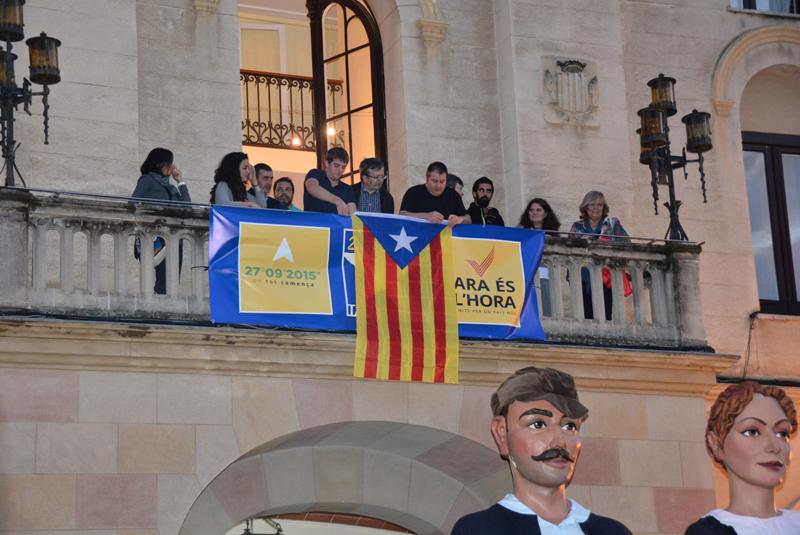 Commemoració de la Diada a Vilassar - Penjada estelada