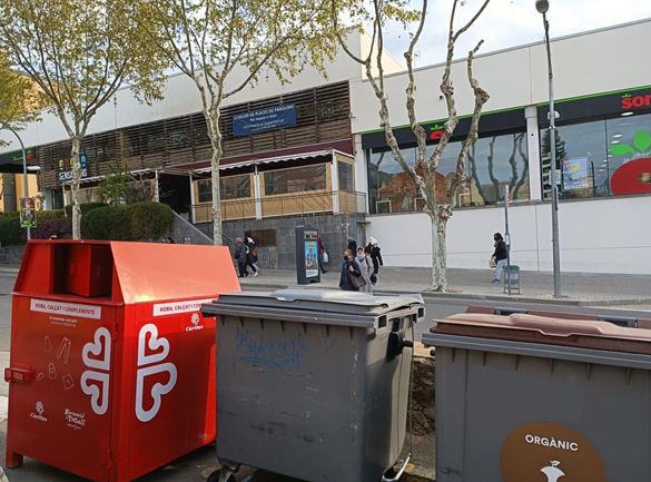 Vilassar de Dalt instal·la quatre contenidors de recollida de roba de Càritas