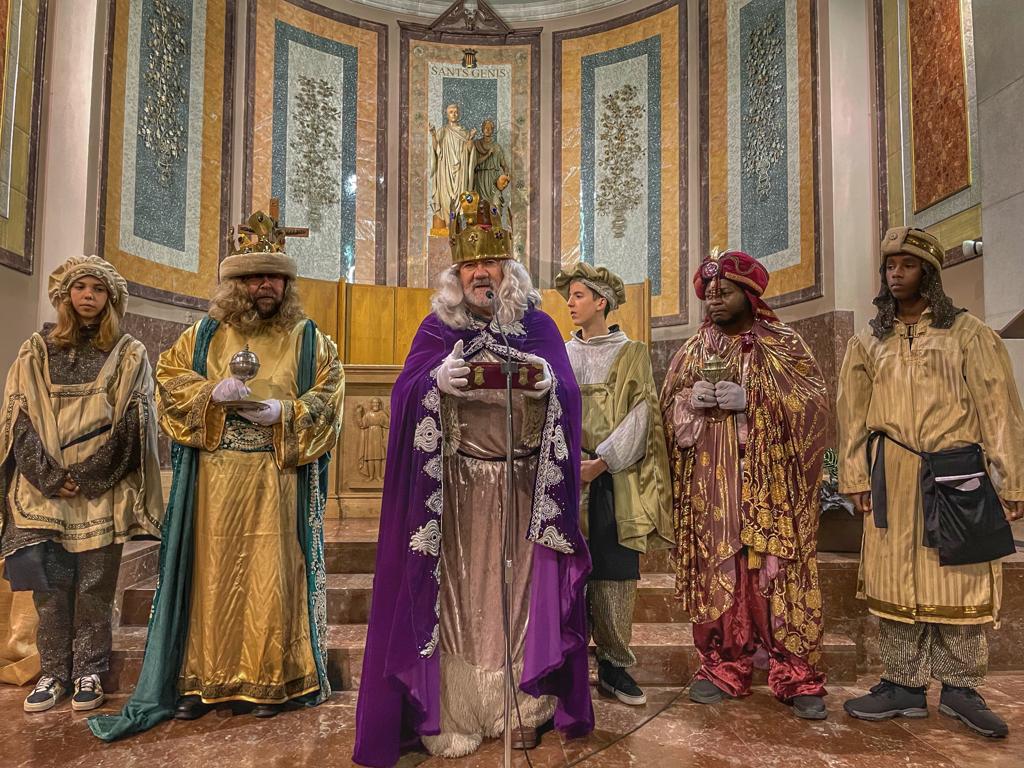Els Reis d'Orient arriben puntuals a la cita amb els nens i nenes de Vilassar