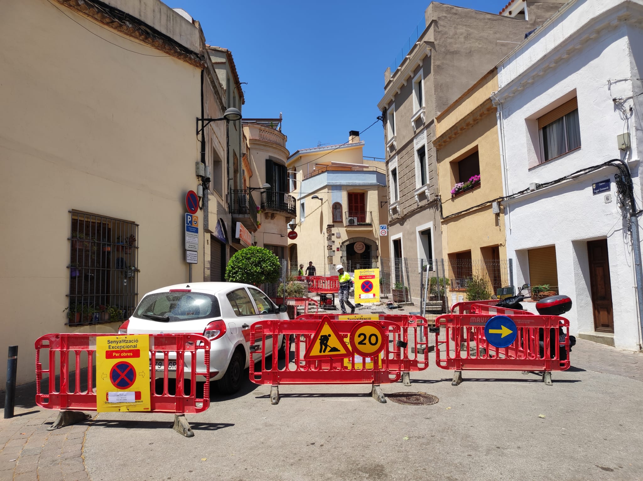 L'Ajuntament comença les obres de pavimentació del carrer Àngel Guimerà