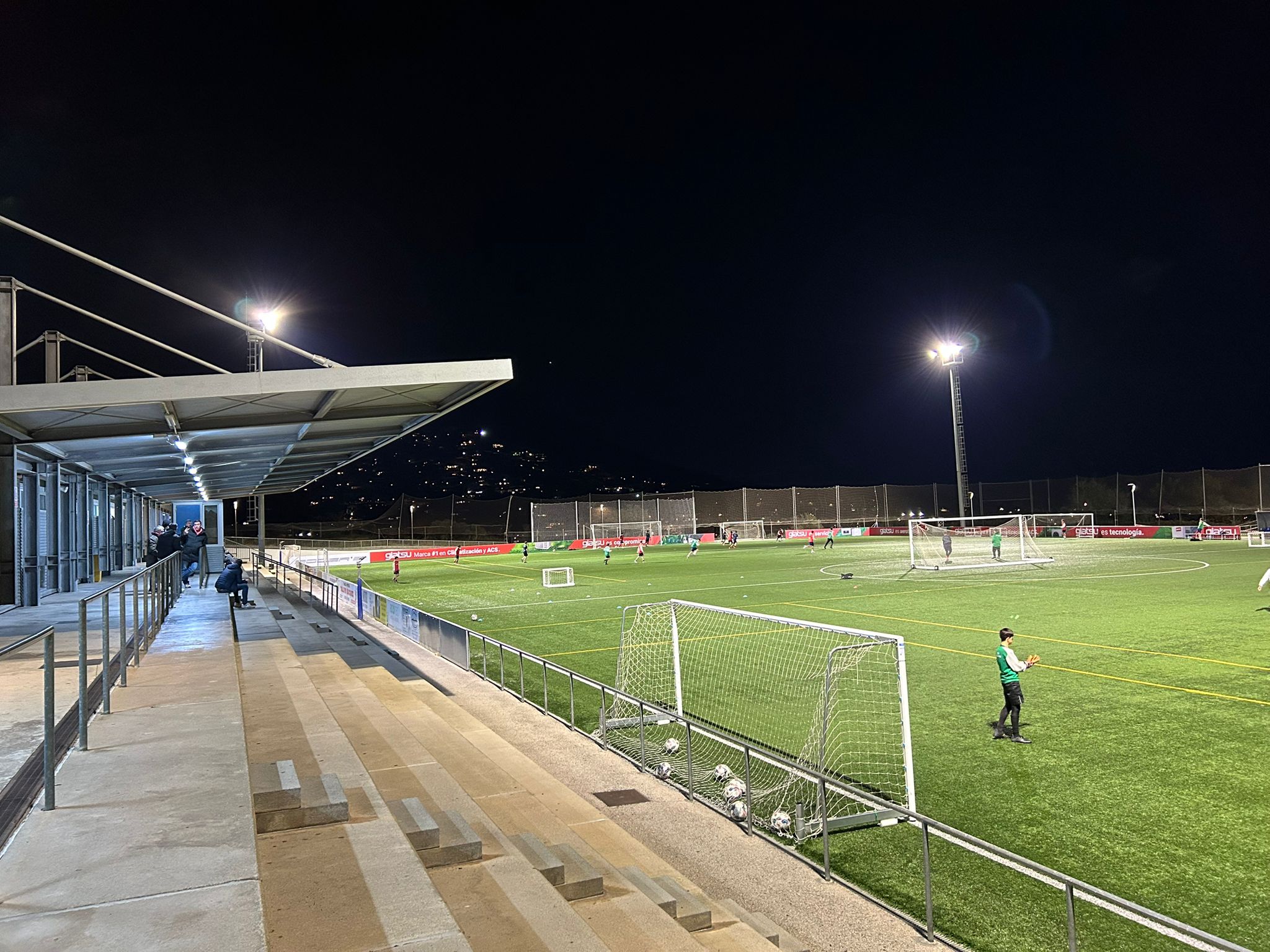 Nou enllumenat exterior camp de futbol 